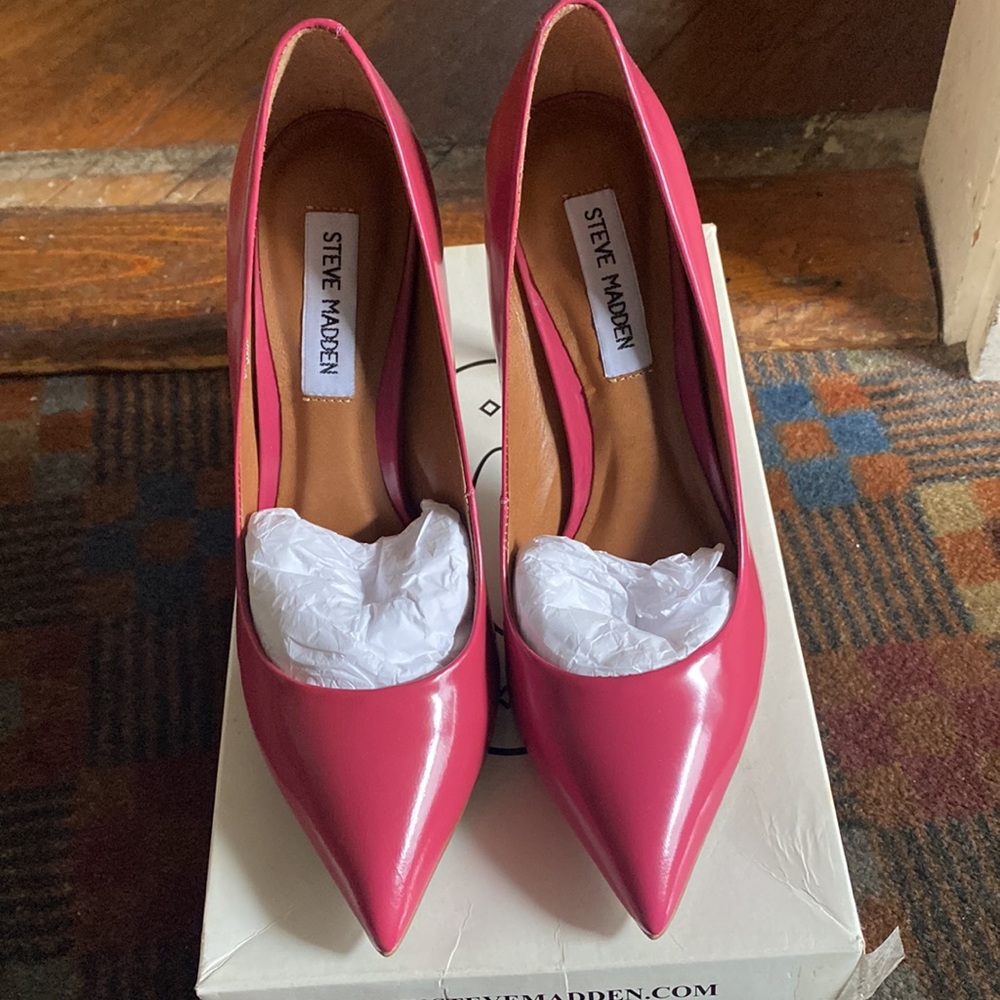 Pink pointy toe heels